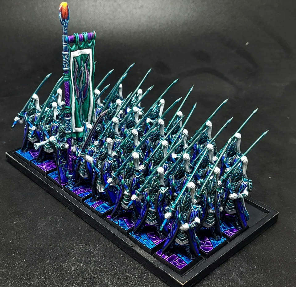 Elf spearmen with green banner